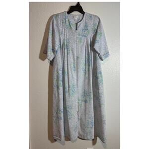 Miss Elaine Size Medium Zip-Up Seersucker Robe Blue Abstract Floral w / Pockets